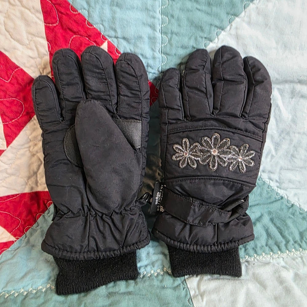 Thinsulate Youth Girls Black Embroidered Flowers Winter Snow‎ Gloves